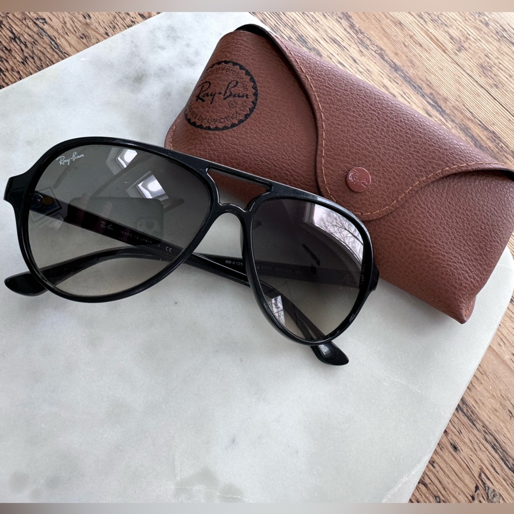 Ray Ban Black Cats 5000 Classic